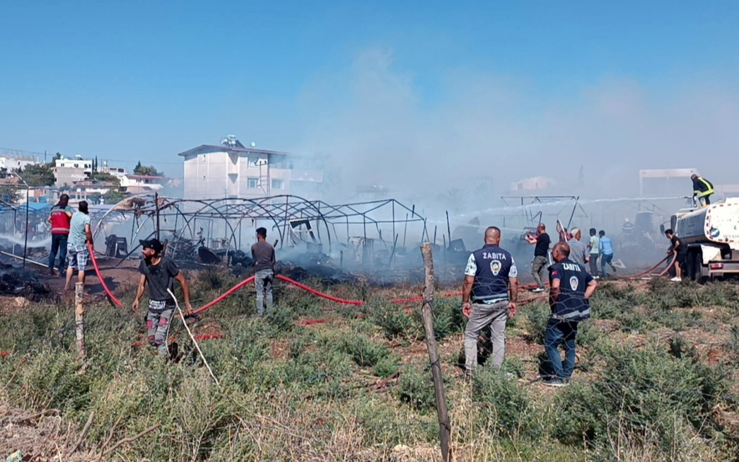 Hatay'da çadır kentte yangın çıktı