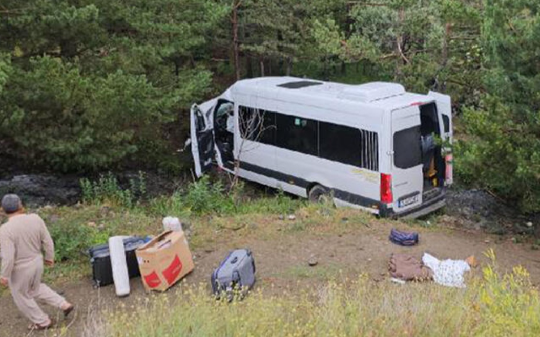 Erzincan'da trafik kazası: 4 ölü, 10 yaralı