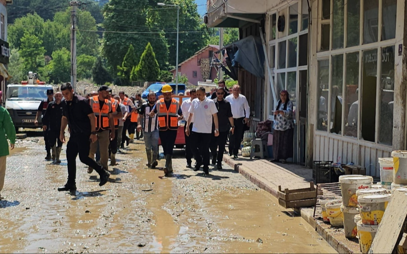 Bakan Yerlikaya: Selde 3 kişi hayatını kaybetti