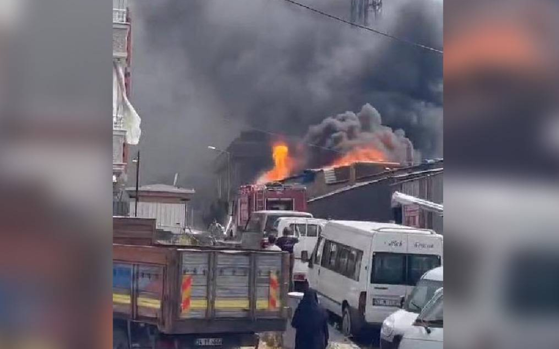 Sultangazi'deki fabrika yangını kontrol altına alındı