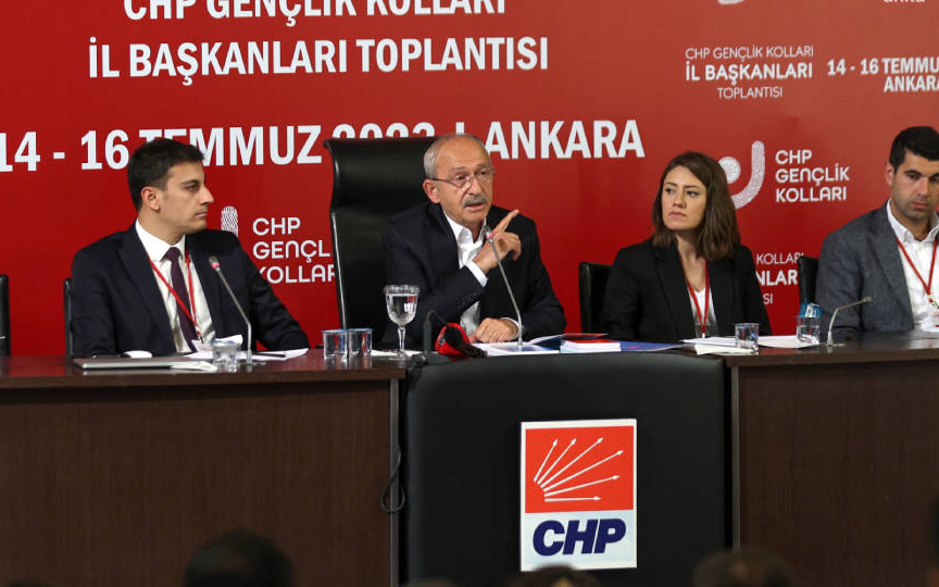 Kılıçdaroğlu, partisinin gençlik kolları il başkanlarıyla bir araya geldi