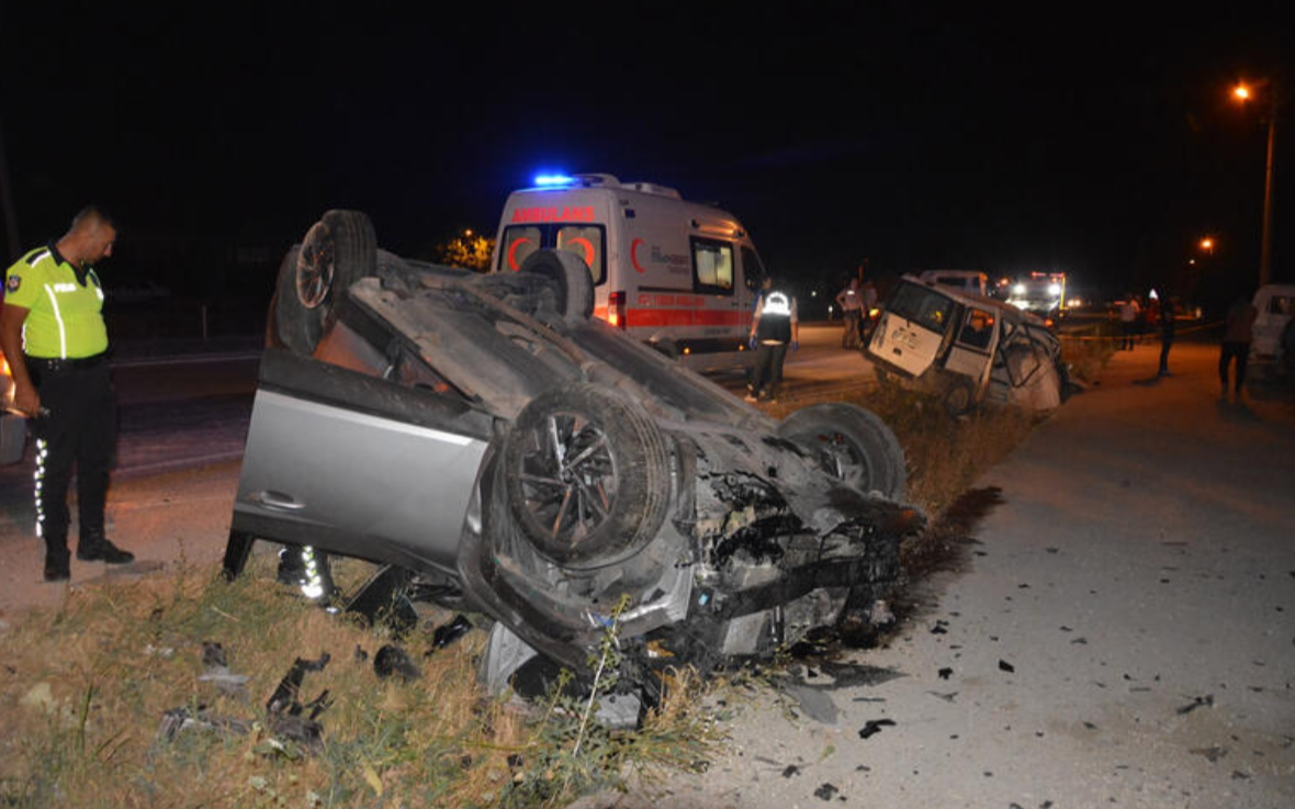 Antalya'da trafik kazası: 2 ölü, bir yaralı