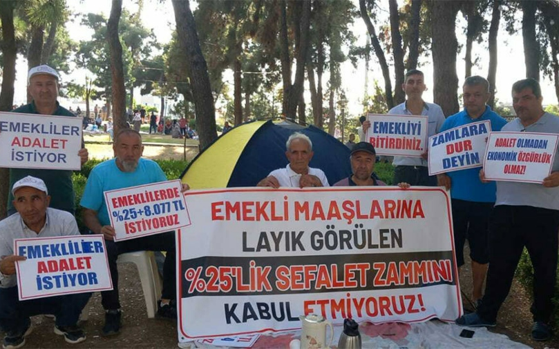 Emeklilerden oturma eylemi: ‘İnsanca yaşanabilir ücret istiyoruz’