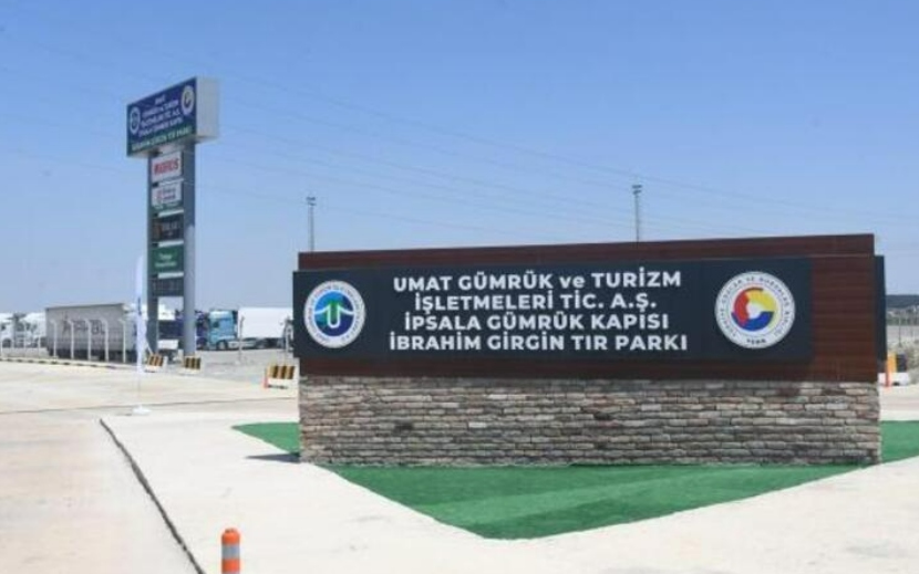 TIR dorsesine binen 4 göçmen yaşamını yitirdi