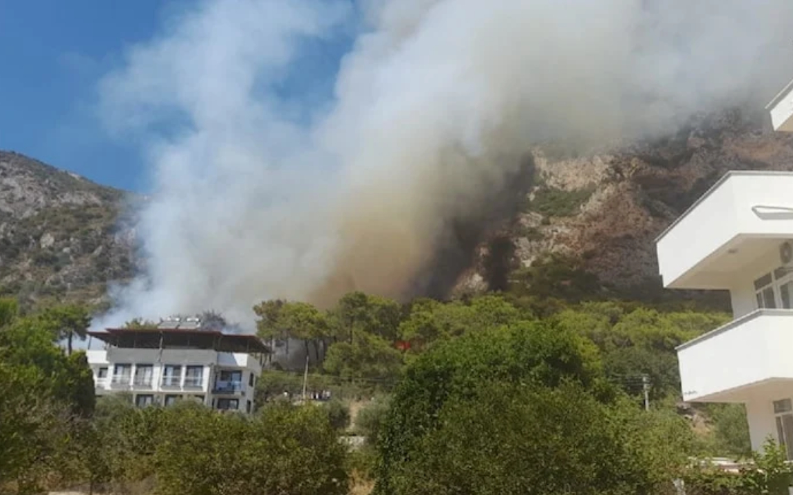 Milas’ta yerleşim yerlerine yakın alanda orman yangını