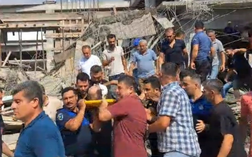 Hatay’da ‘hasarsız’ raporu verilen inşaatta göçük: 4 işçi yaralı