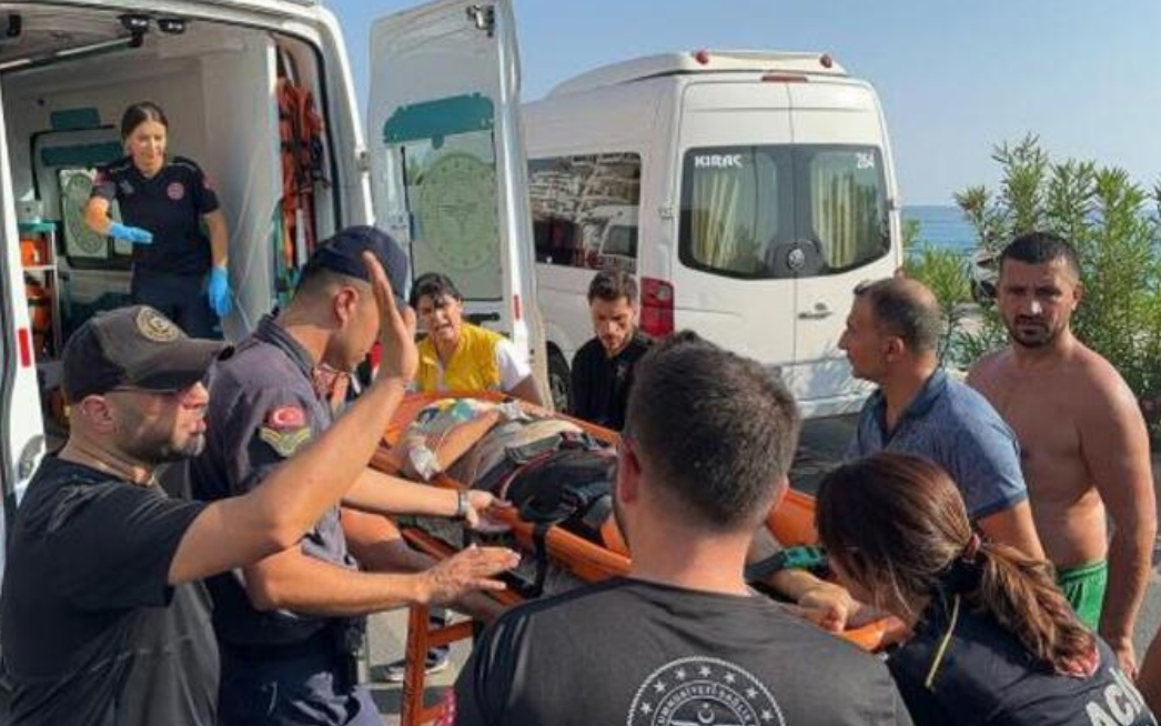 Antalya'da trafik kazası: 3 ölü, 17 yaralı