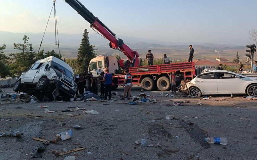 Antep’te trafik kazası: 6 ölü, 4'ü ağır 16 yaralı