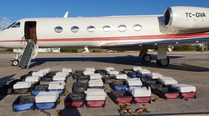 Brezilya’da eski AKP Milletvekili Adayı’nın şirketine ait jette kokain dolu valizler ele geçirildi!