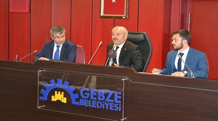 AKP'li belediye başkanı yasağa rağmen 'imar değişikliği' ve 'yağlı güreş yarışması' için meclisi toplantıya çağırdı