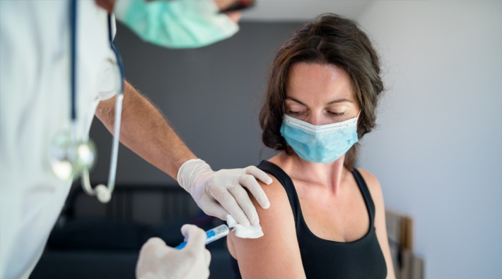 DSÖ'den Delta varyantı uyarısı: 'İki doz aşı yaptıranlar dahi maske takmalı'