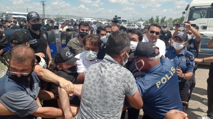 HDP'nin Ömer Faruk Gergerlioğlu nöbetine polis saldırısı: Çok sayıda gözaltı