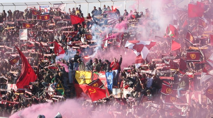 İtalya'nın en ünlü solcu futbol takımı Livorno ayakta kalma mücadelesi veriyor 
