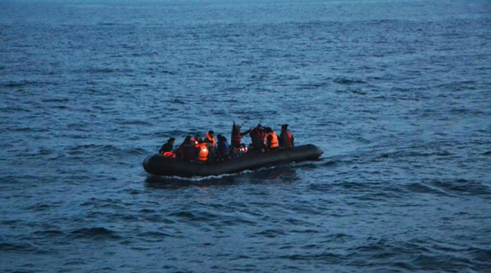 Βυθίζεται προσφυγικό σκάφος από την Τουρκία με προορισμό την Ελλάδα: τουλάχιστον 3 άνθρωποι έχασαν τη ζωή τους